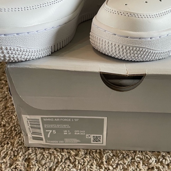 Women’s Nike Air Force 1 ‘07 - Picture 2 of 6